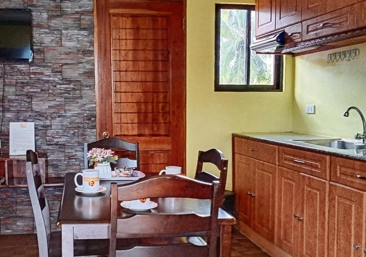 Kojie Guest House Moalboal Bagian luar foto
