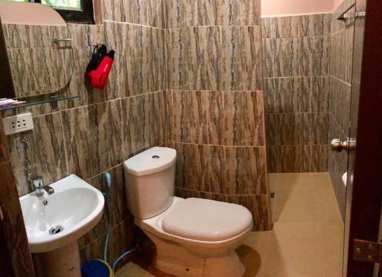 Kojie Guest House Moalboal Bagian luar foto