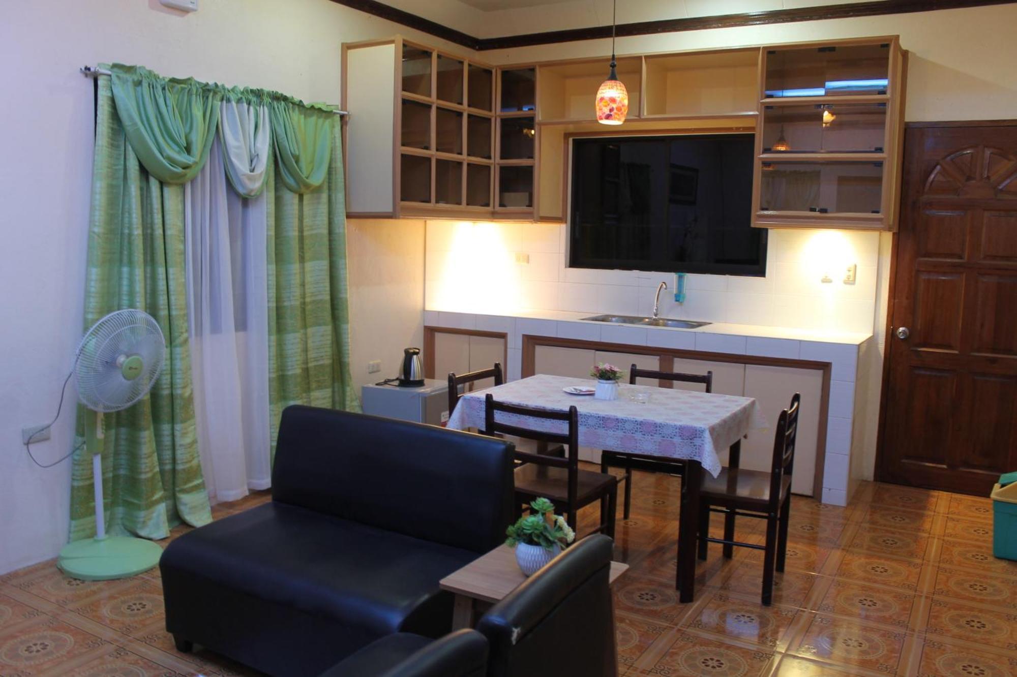 Kojie Guest House Moalboal Bagian luar foto