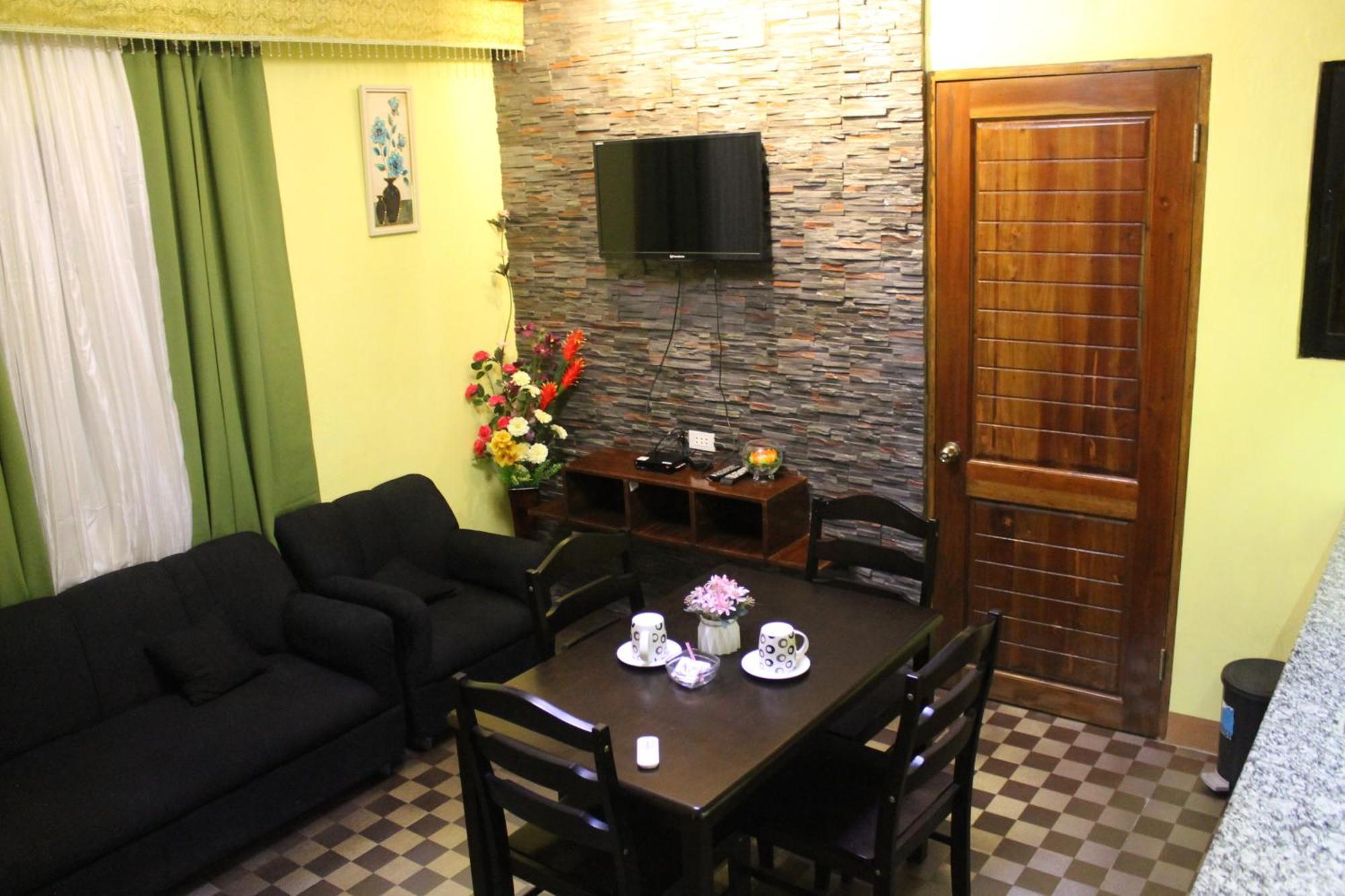 Kojie Guest House Moalboal Bagian luar foto